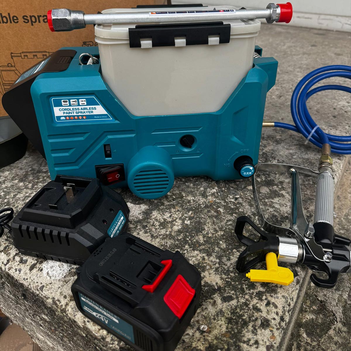 Aku stroj za bojanje zidova - Airless